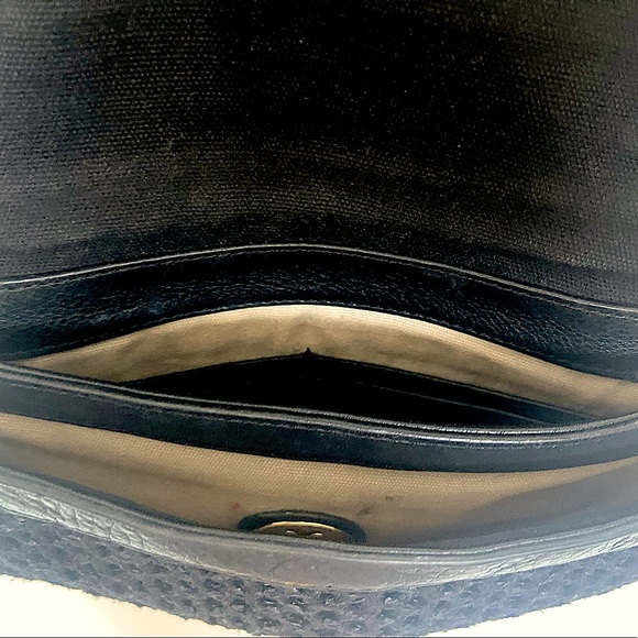 COPY - Tory Burch black shoulder purse with gold chain - Picture 6 of 7